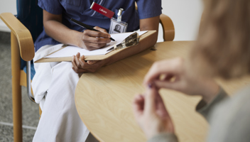 Läkare patient
